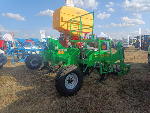 Глубокорыхлитель "Труженик" с системой внесения гранулированных удобрений