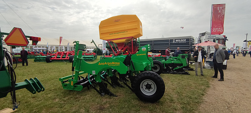 Глубокорыхлитель "Труженик" с системой внесения гранулированных удобрений