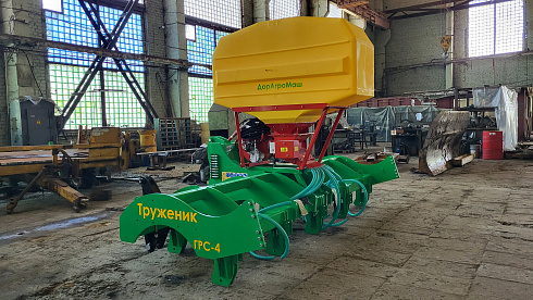 Глубокорыхлитель "Труженик" с системой внесения гранулированных удобрений
