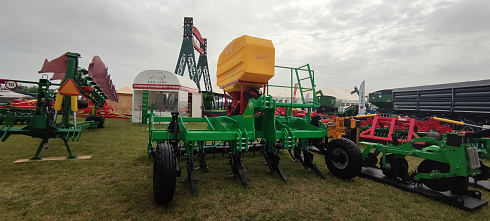 Глубокорыхлитель "Труженик" с системой внесения гранулированных удобрений