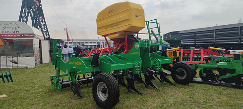 Глубокорыхлитель "Труженик" с системой внесения гранулированных удобрений