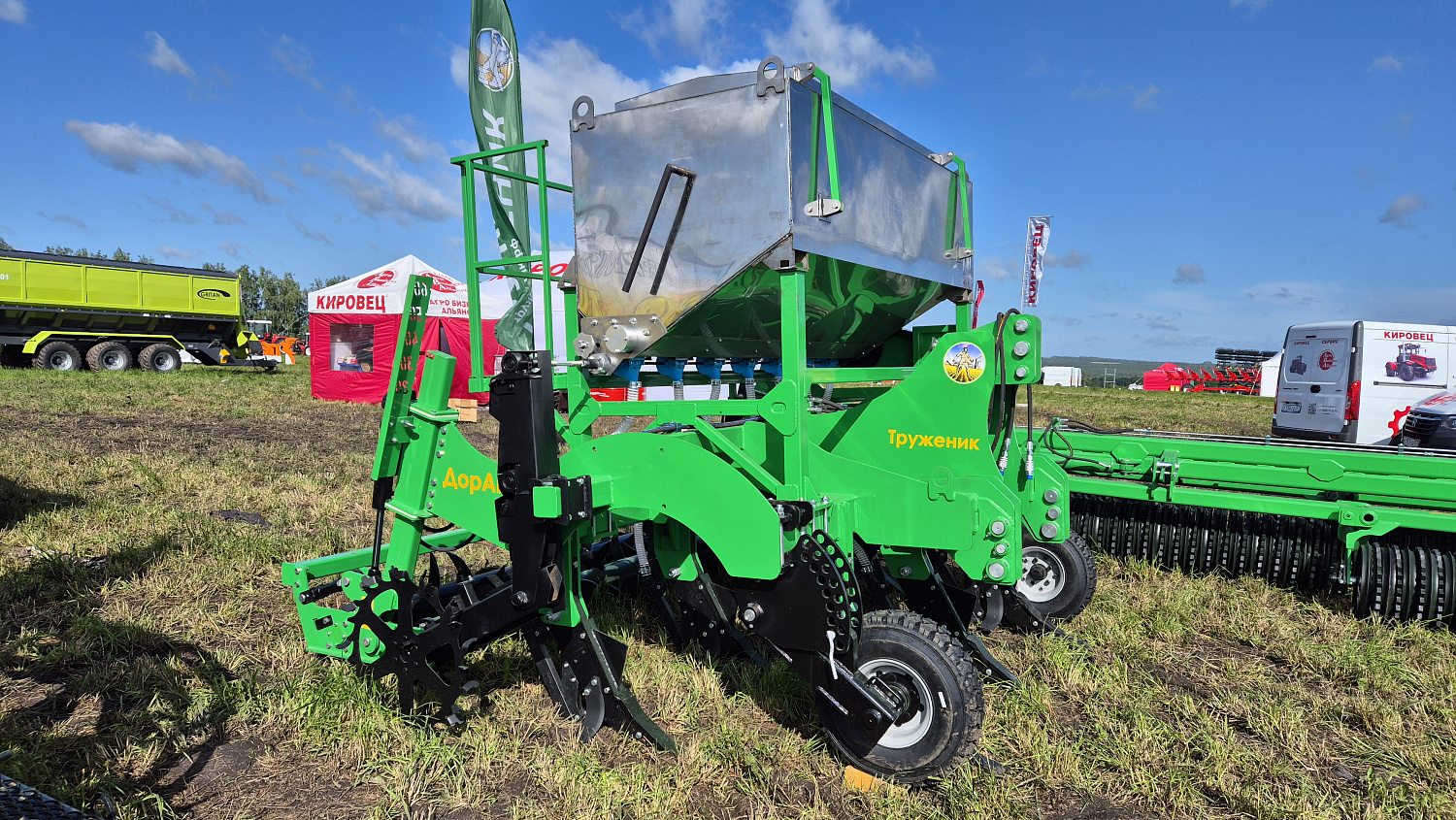 Глубокорыхлитель "Труженик" с системой внесения гранулированных удобрений